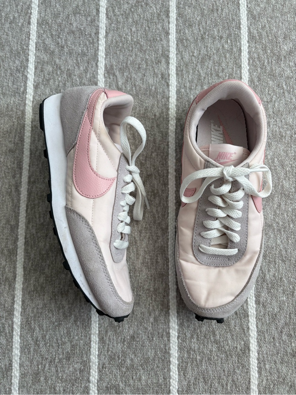 Nike Daybreak Light Soft Pink Sneakers